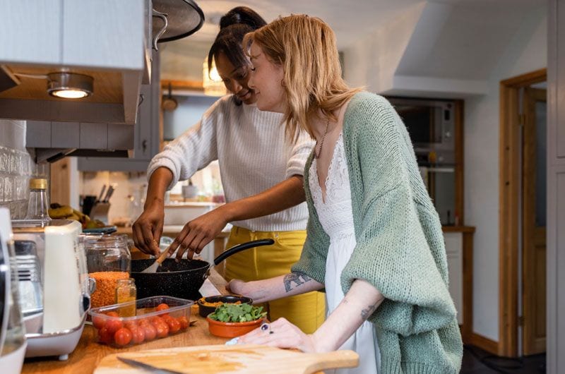 istock mujere cocinando