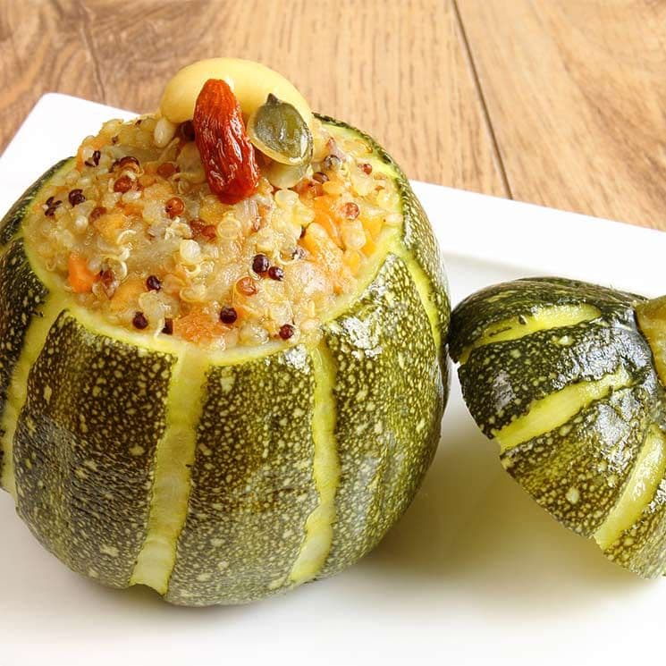 Calabacín relleno de quinoa