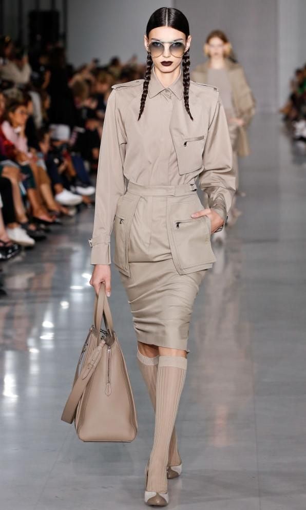 Look monocromático beige de la pasarela de Max Mara