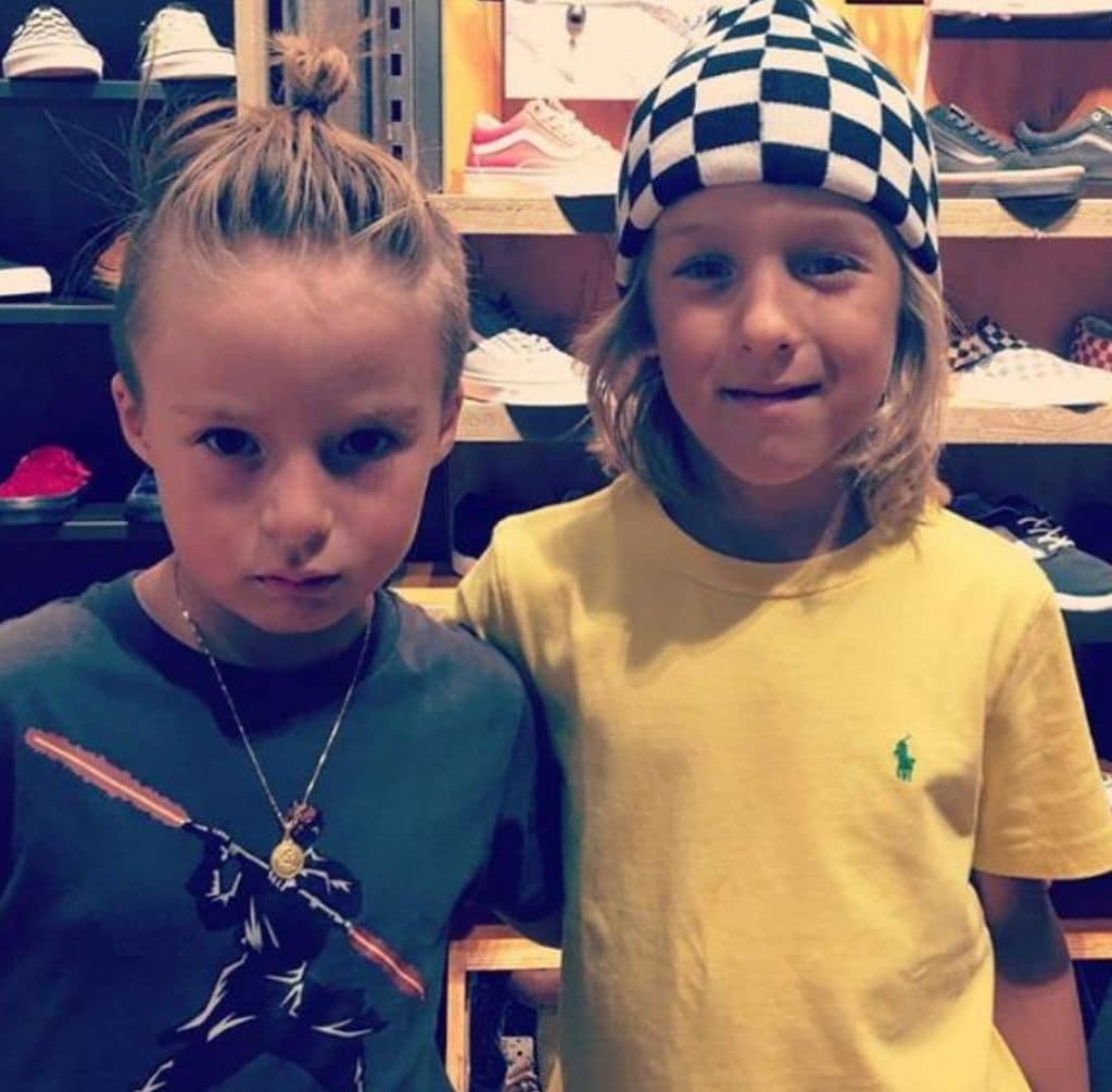 En la imagen, Mateo y su hermano Claudio, cuando eran más pequeños