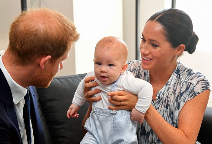 Meghan Markle y Archie vuelan a Johannesburgo mientras el príncipe Harry continúa con su agenda