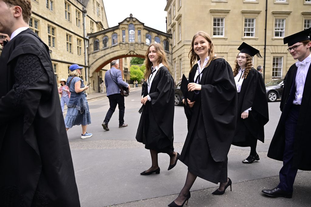 La princesa Elisabeth en su graduación en la Universidad de Oxford el 23 de julio de 2024
