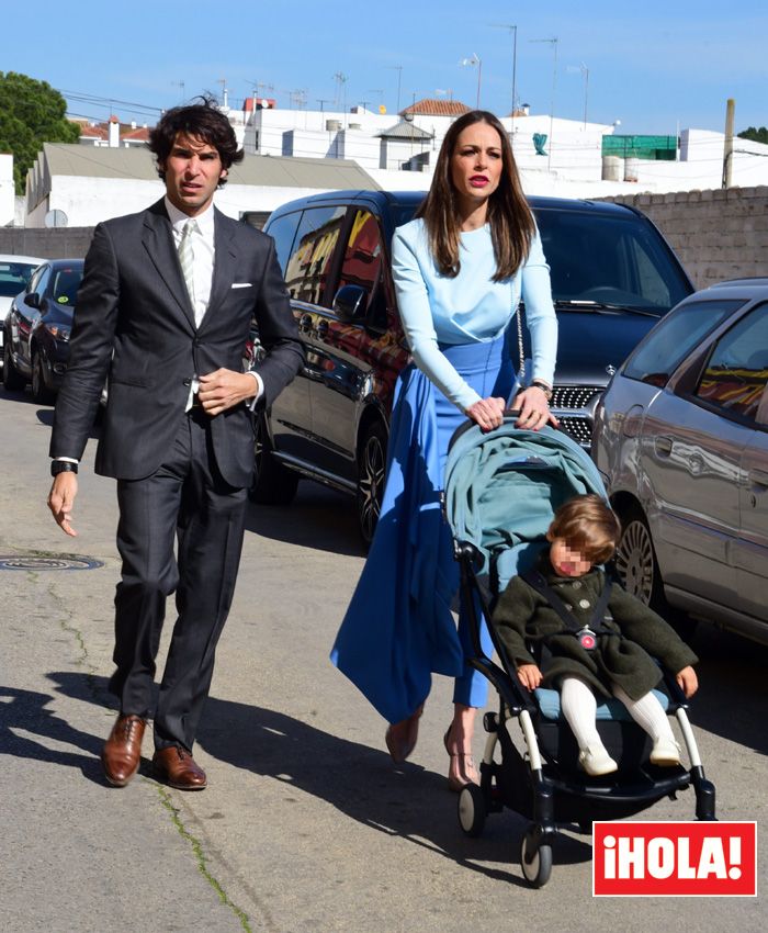 Eva González y Cayetano Rivera con su hijo