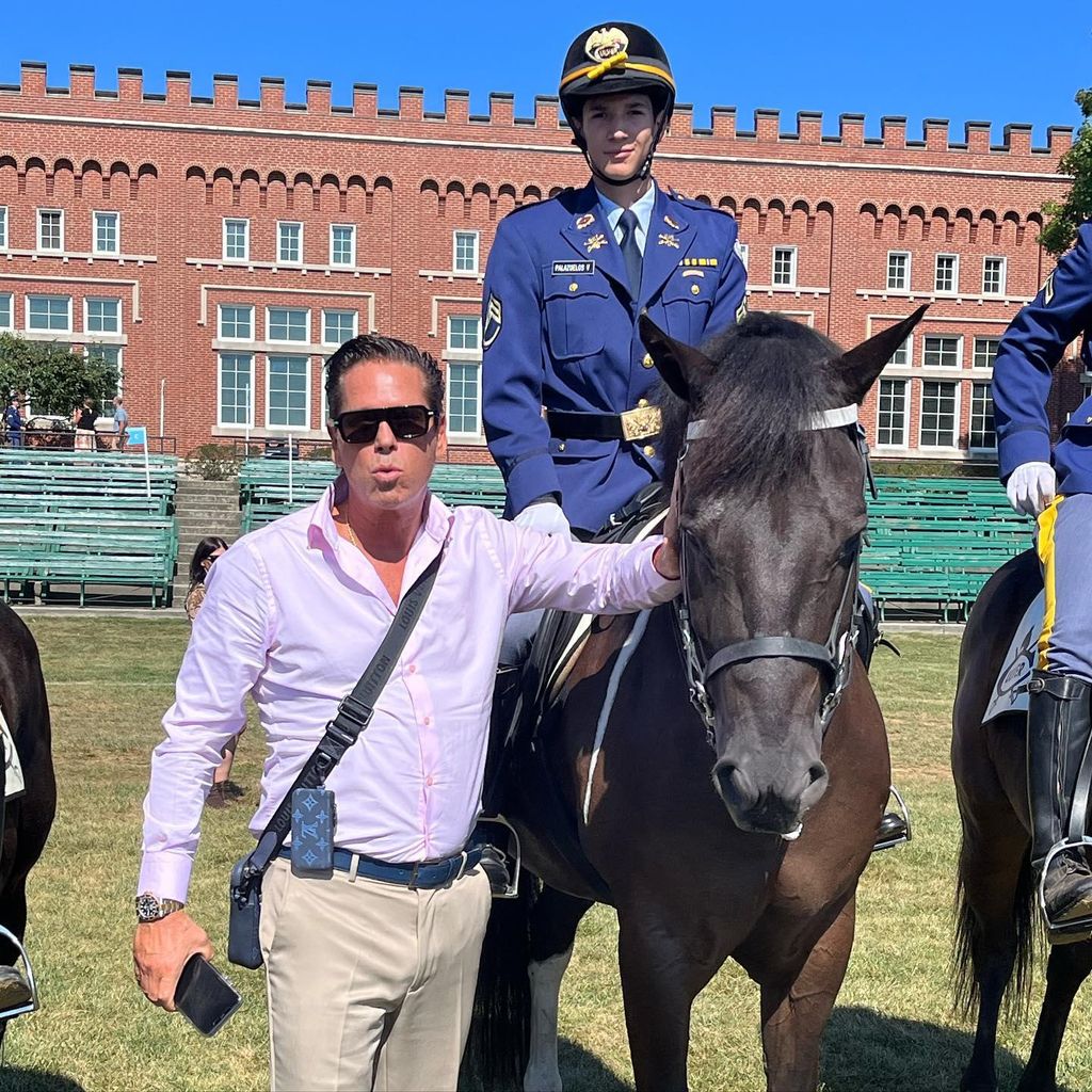 Roberto Palazuelos y su hijo