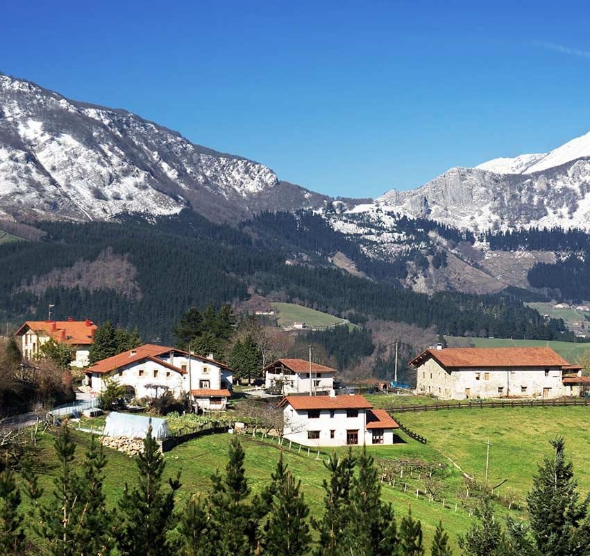 Planes en el valle de Aramaio, la Suiza Alavesa, País Vasco