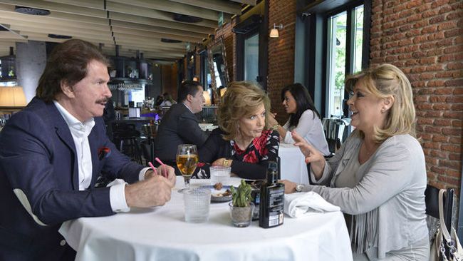 Carmen Borrego hizo una declaración muy esperada: “Para el que no se haya enterado, mi hermana y yo nos llevamos fenomenal con Edmundo, no tenemos el más mínimo problema, es más, estamos encantadas porque mi madre está encantada que para nosotras es lo más importante” (Foto: Telecinco)
