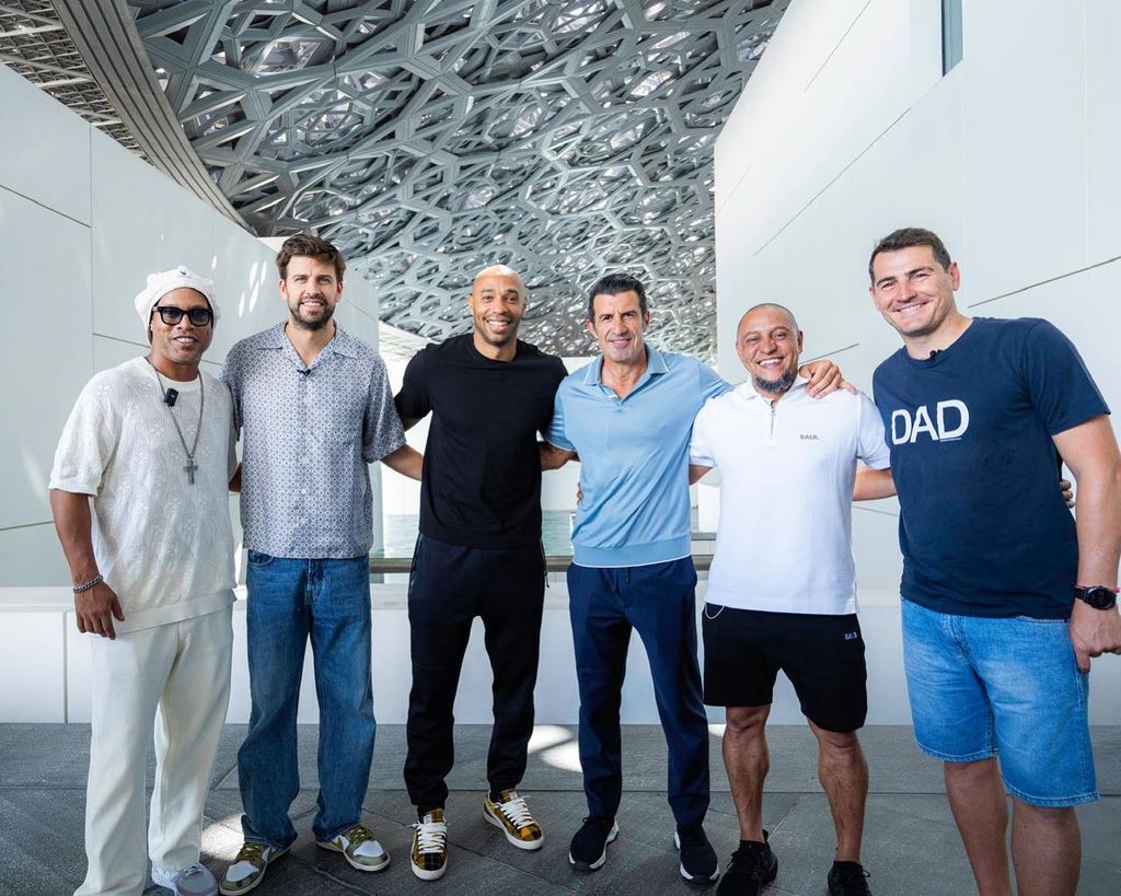 Gerard Piqué coincidió en Abu Dhabi con figuras como Ronaldinho, Iker Casillas y Luis Figo.