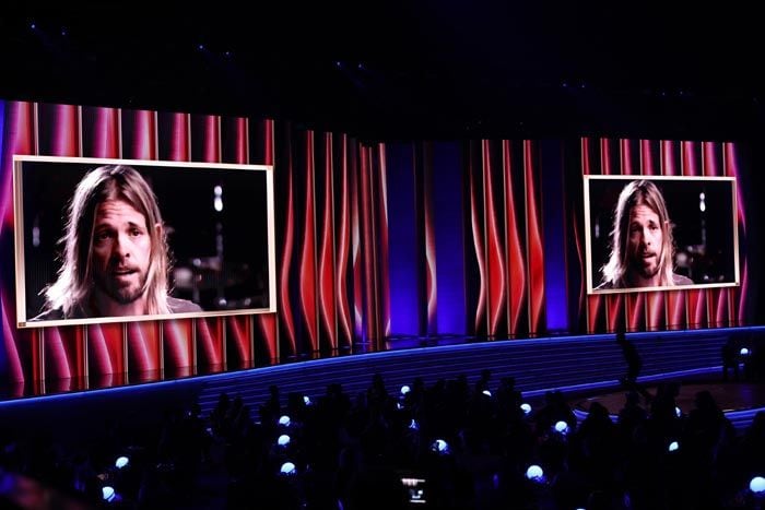 Taylor Hawkins, batería de Foo Fighters en los Grammy 2022