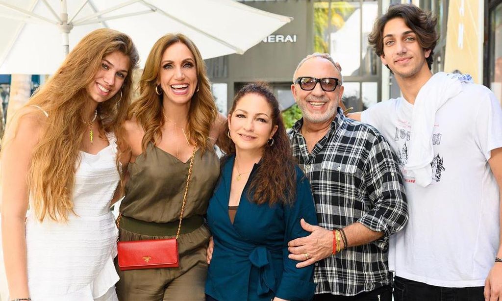 Lili Estefan y su familia