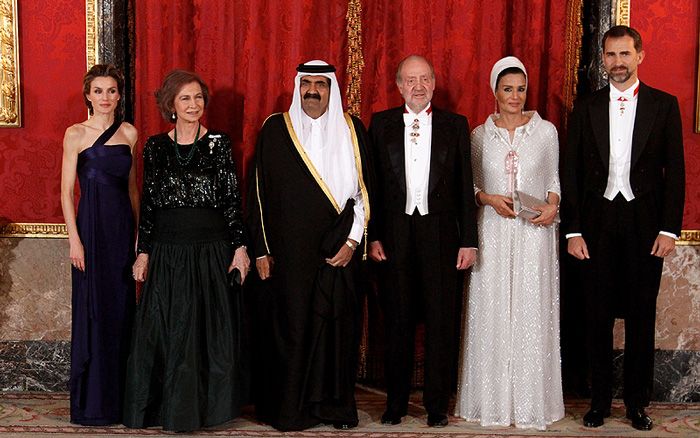 Reyes de España, actuales y eméritos, con Mozah bint Nasser al-Missned