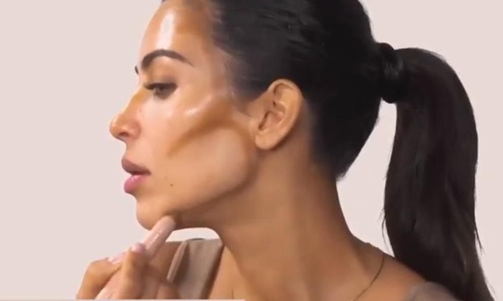 Kim Kardashian da cátedra de cómo aplicar el contouring