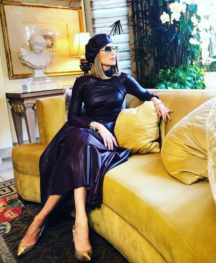 Jennifer Lopez con vestido de cuero