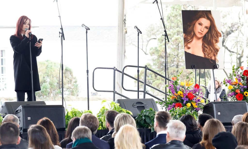 priscilla presley en el funeral p blico de su hija lisa marie