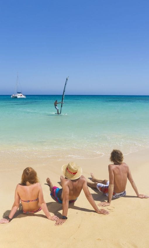 Fuerteventura es el lugar perfecto para iniciarse en el windsurf.