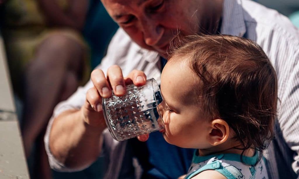 ¿Debo ofrecerle agua a mi bebé?