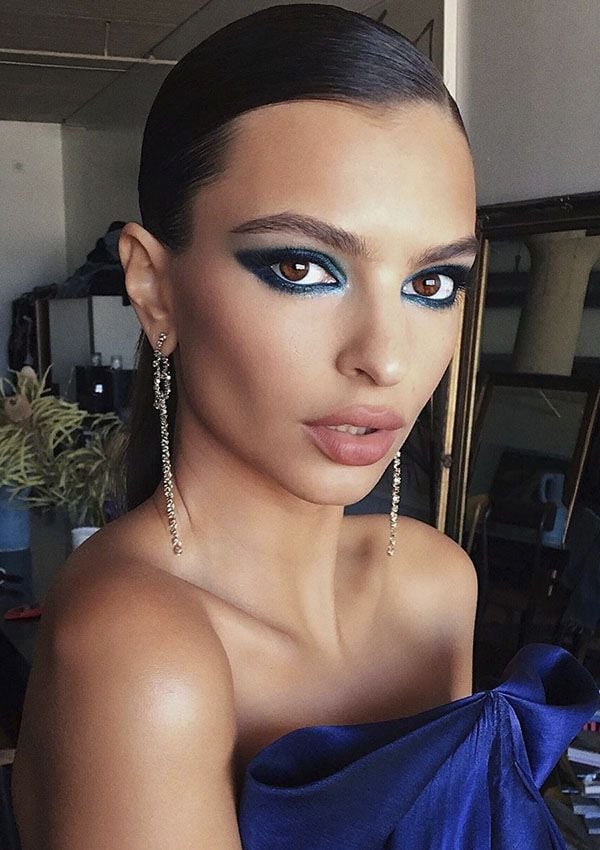 maquillaje azul emily ratajkowski