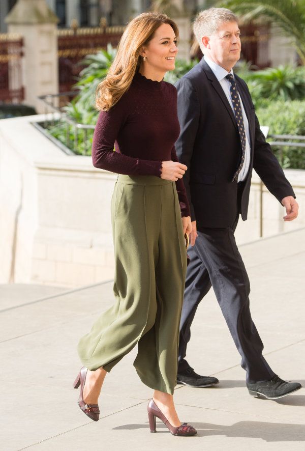 Kate Middleton con pantalón 'palazzo' verde