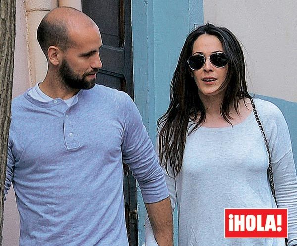 La revista ¡HOLA! publica esta semana las imágenes de las primeras y románticas vacaciones de Malú y Gonzalo Miró juntos
