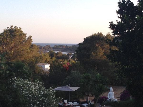 Vistas desde la terraza superior de Villa Mariposa, cerca de Salines
