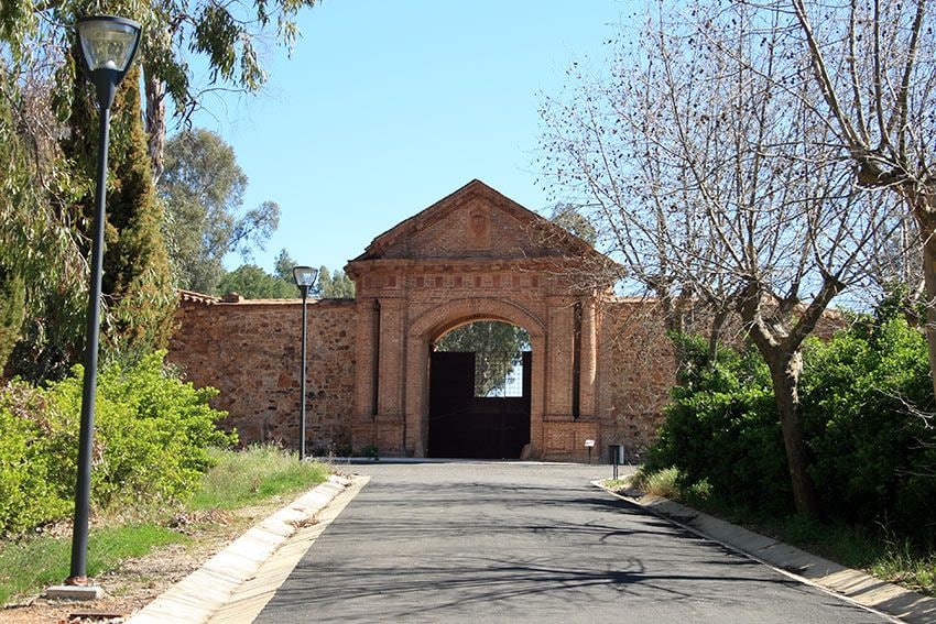 almaden-Puerta-de-Carlos-IV-vista-desde-el-interior