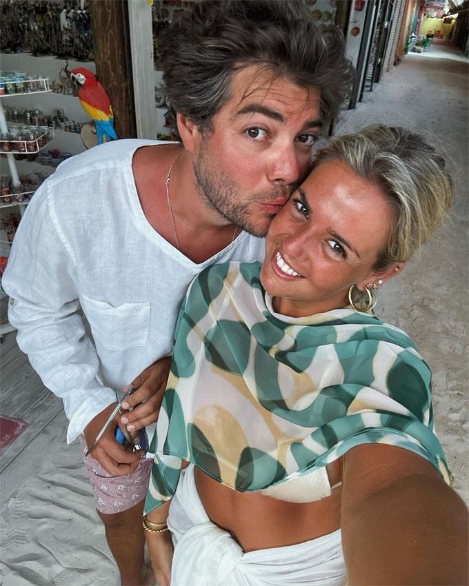 Pati Cabetas, gran amiga de Victoria de Marichalar, se compromete con Adrián Lozano, el DJ de la jet set