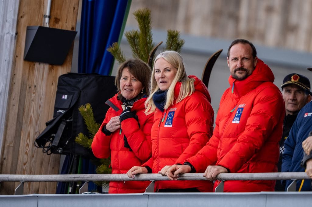 Haakon y Mette Marit de Noruega el campeonato de Esquí de 2025