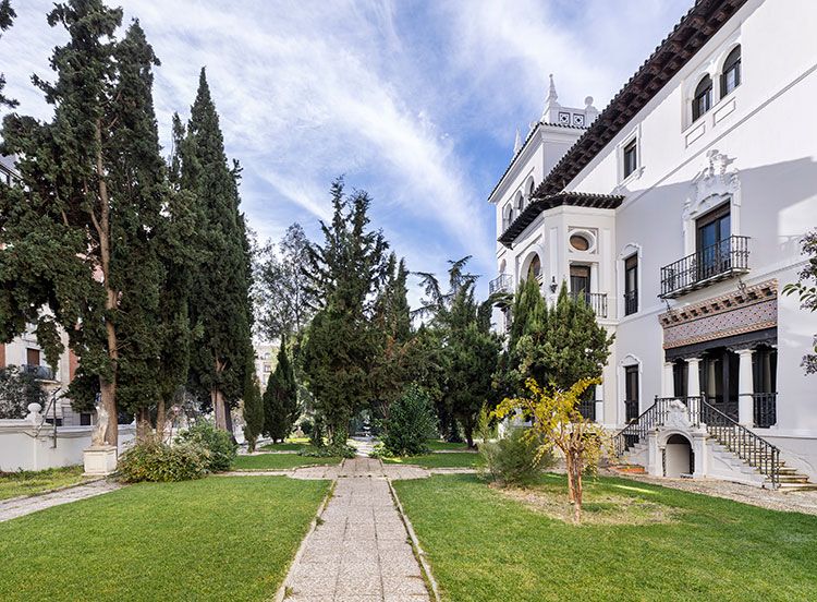 Vista de parte de los jardines del Palacio de la Trinidad