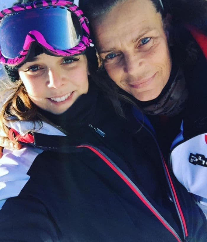 Paulina Ducruet y Estefanía de Mónaco dicen au revoir a 2016 desde la cima del mundo en Auron
