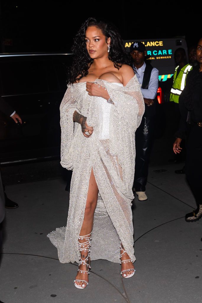 Rihanna llegando al desfile de Alaïa en Nueva York. 