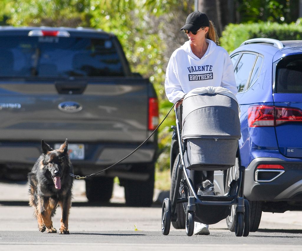 La modelo Gisele Bundchen paseando por Miami 