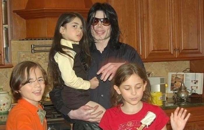 Michael Jackson con sus tres hijos