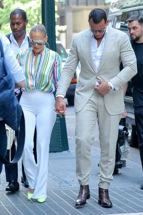 Alex Rodríguez y Jennifer López paseando