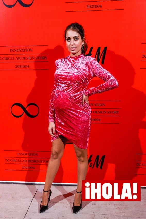 Hiba Abouk presume su embarazo en el lanzamiento de la colección circular de H&M
