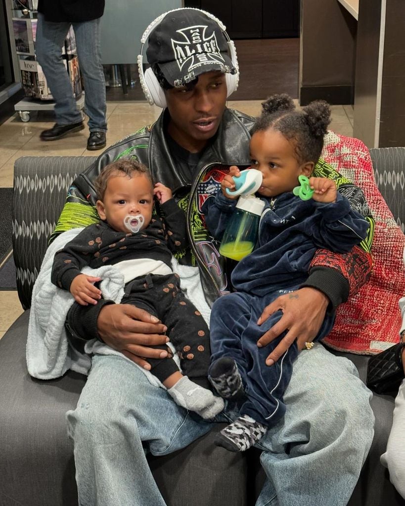 Rihanna y A$AP Rocky con sus hijos