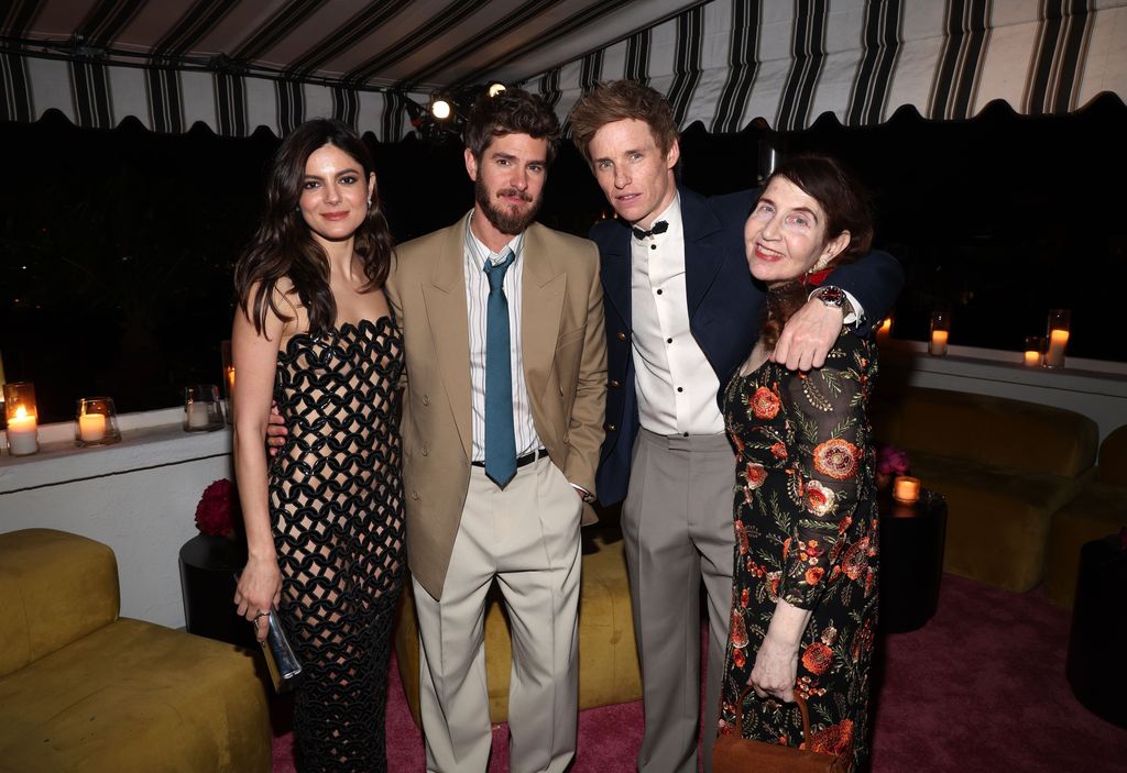 Monica Barbaro, Andrew Garfield, Eddie Redmayne y Lynn Hirschberg en la fiesta anual Best Perfomances de W Magazine. 