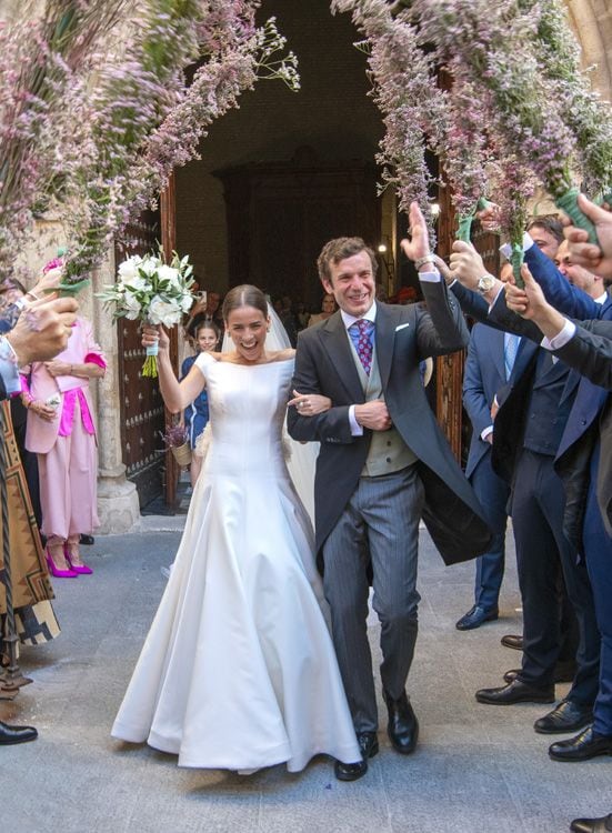 Los novios salen de la iglesia