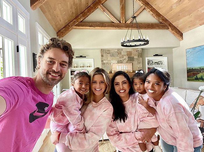 Pau Gasol con su mujer y Vanessa Bryant y sus hijas