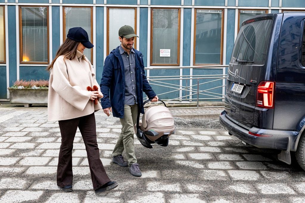 Carlos Felipe de Suecia y Sofia de Suecia salen del hospital tras el nacimiento de su cuarta hija 