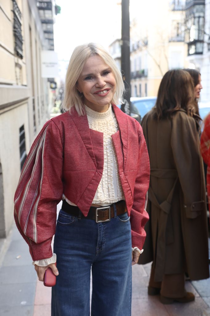 Eugenia Martinez de Irujo en San Valentín luciendo una chaqueta roja diseñada por Cayetana Rivera