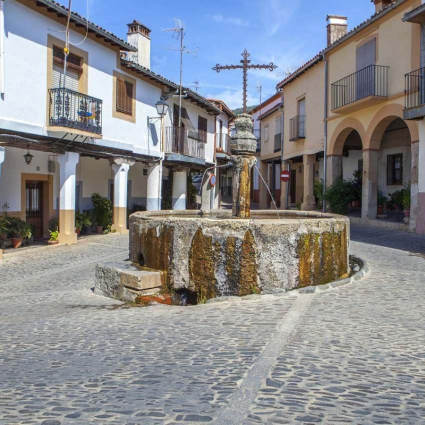 Plazuela de la fuente de los Tres Chorros