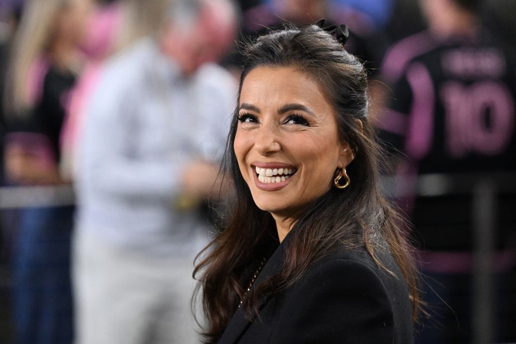 Eva Longoria se mostró feliz de ver a su hijo sobre la cancha