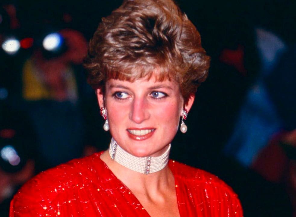 Diana de Gales con collar de perlas