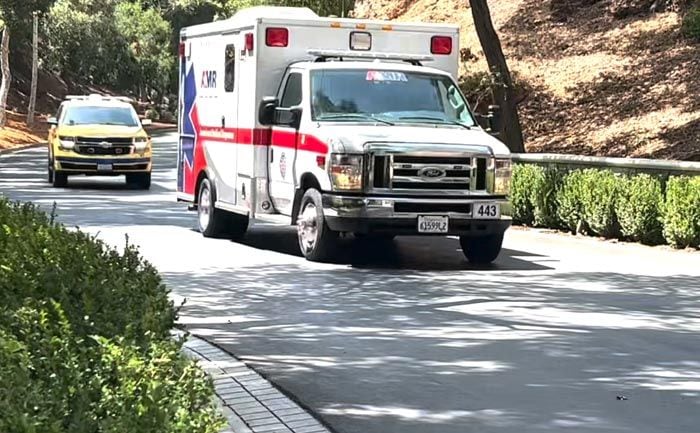 Una ambulancia llegando a casa de Britney Spears