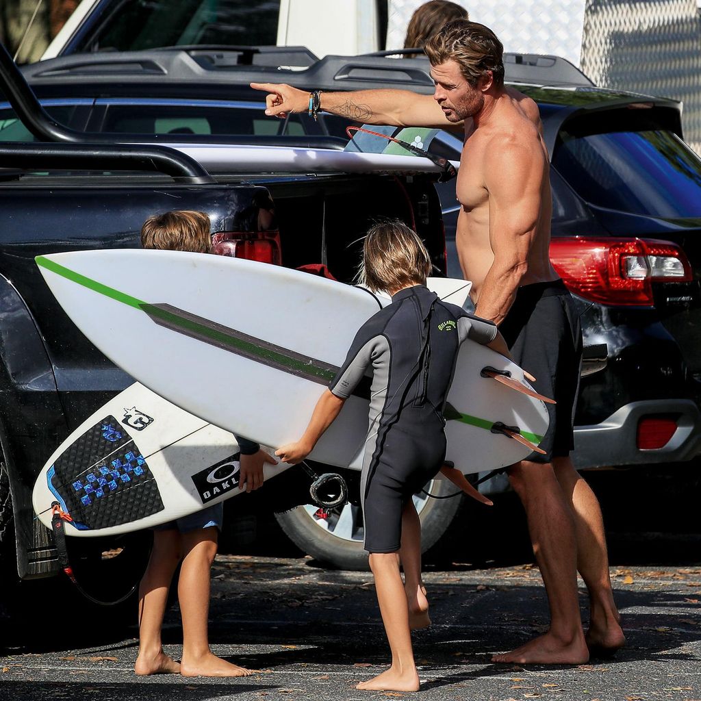 HOLA 4100. Chris Hemsworth con sus hijos.