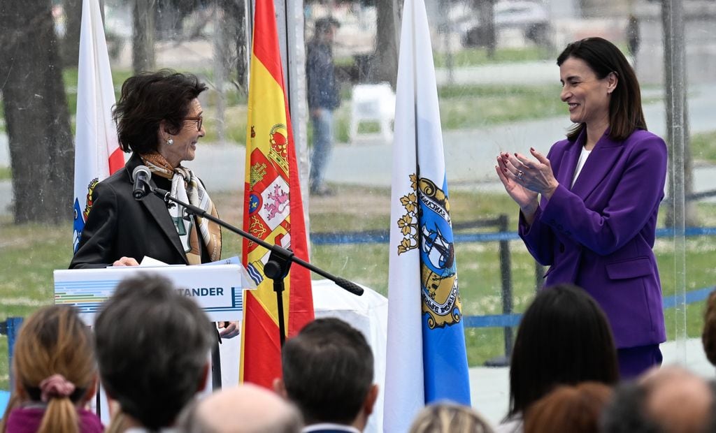 Santander inaugura una plaza en honor a Emilio Botín en los Jardines de Pereda