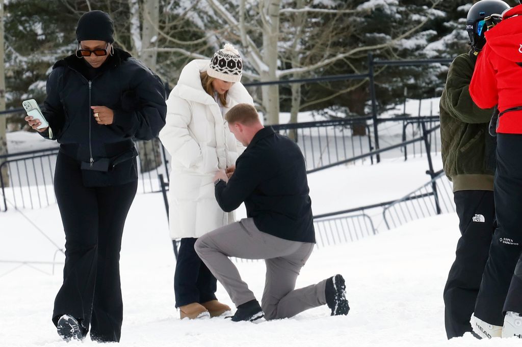 Jennifer Lopez fue captada en Aspen, Colorado junto a su guardaespaldas