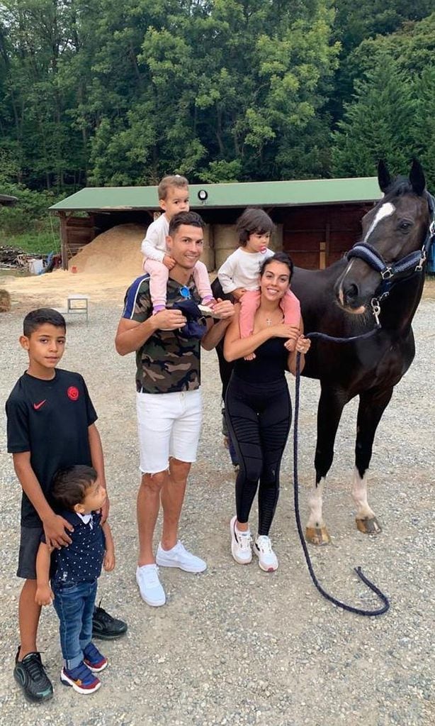 Cristiano Ronaldo con sus hijos y Georgina Rodríguez