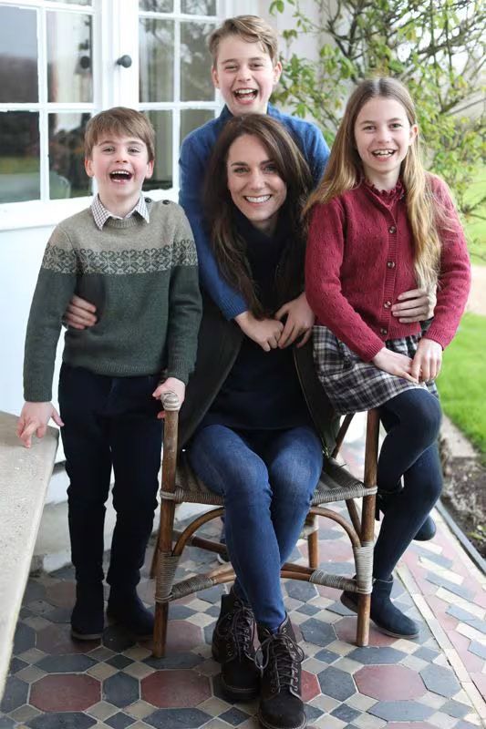 Kate Middleton, príncipe George, Louis y Charlotte 