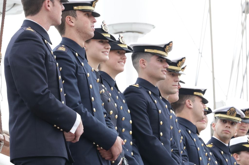 Los reyes y la princesa Leonor en la salida de Elcano