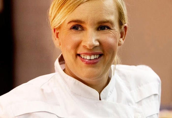 La cocinera francesa Hélène Darroze recibió el premio a la 'Mejor Chef Femenina del Mundo 2015' ('Veuve Clicquot World’s Best Female Chef').
